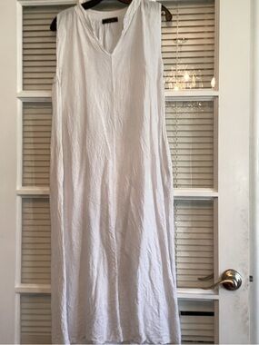Simple Sleeveless White Maxi Dress